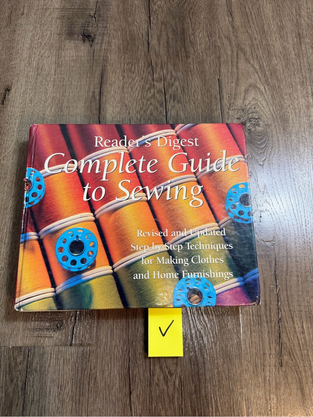Complete Guide to Sewing : Step-by-Step Techniques for Making Clothes and...
